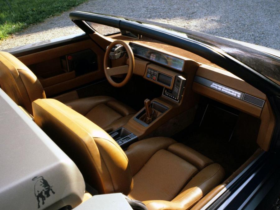 Интерьер Lamborghini Athon Speedster Concept 1980 года  (фото 9 из 18)